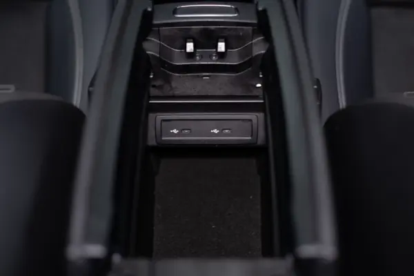 Mercedes-Benz CLA 250 e Shooting Brake AMG Line 41