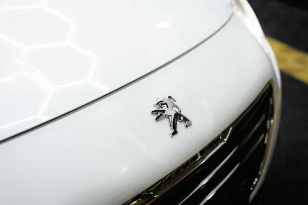 Peugeot 3008 1.6 e-HDi Allure 2-Tronic 14