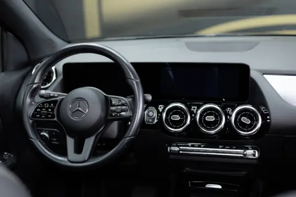 Mercedes-Benz GLA 180 d 8G-DCT Edition Progressive Line 22