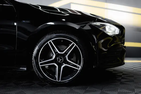 Mercedes-Benz CLA 250 e Shooting Brake AMG Line 11