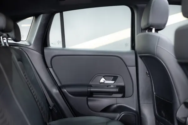 Mercedes-Benz GLA 180 d 8G-DCT Edition Progressive Line 14