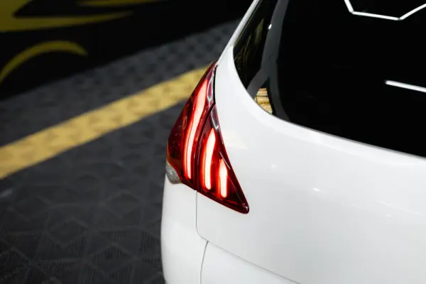 Peugeot 3008 1.6 e-HDi Allure 2-Tronic 10