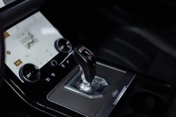 Land Rover Range Rover Evoque 1.5 P300e AWD Dynamic SE 39