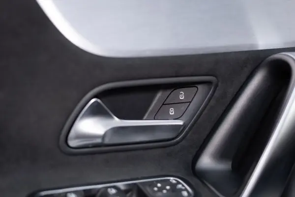 Mercedes-Benz A 180 d AMG Line Aut. 33