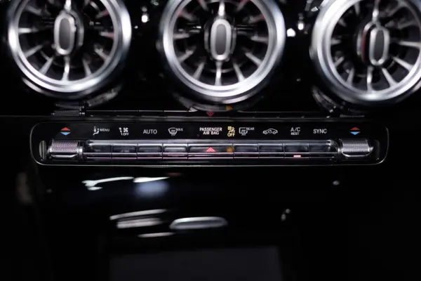 Mercedes-Benz A 180 d AMG Line Aut. 36