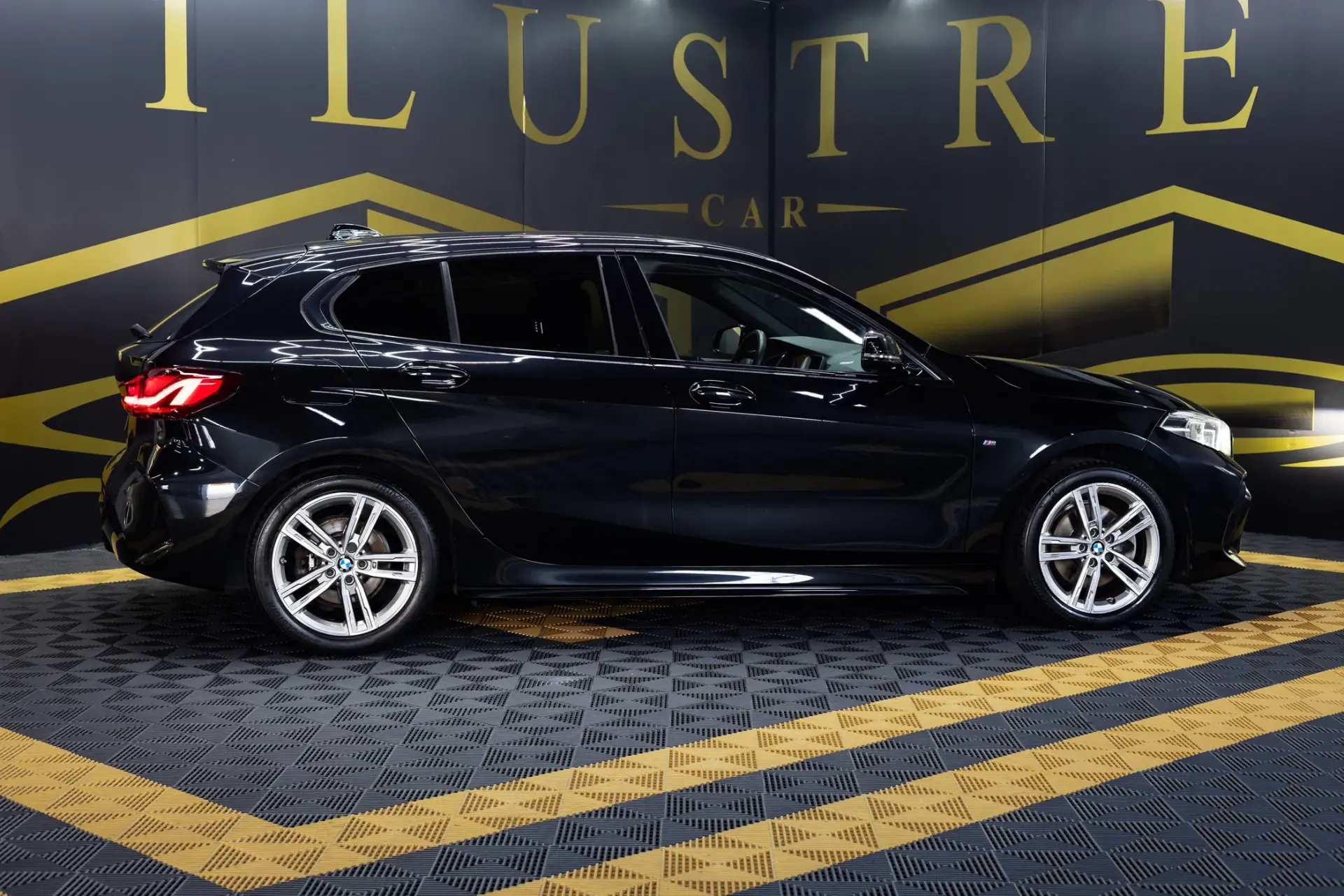 BMW 116 d Pack M 4