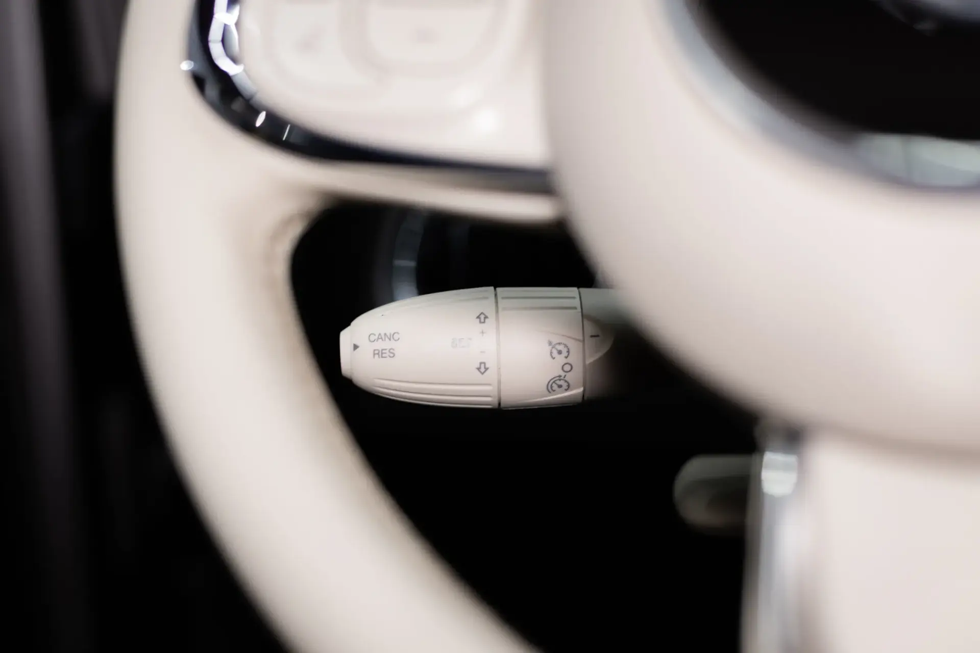 Fiat 500 1.0 Hybrid Lounge 32