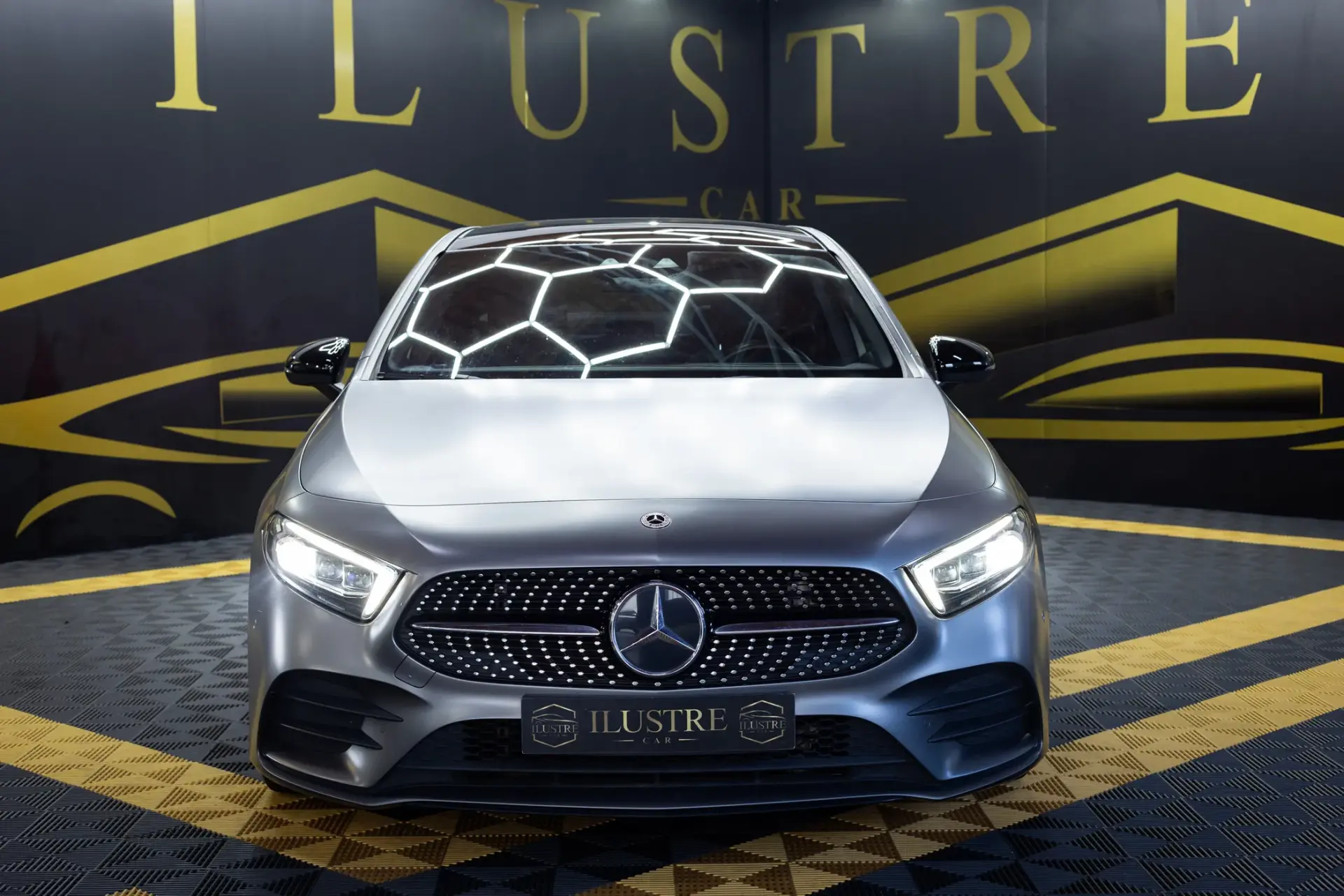 Mercedes-Benz A 180 Limousine d AMG Line Aut. 2