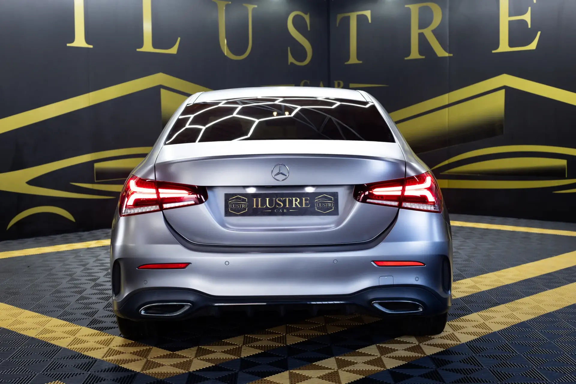 Mercedes-Benz A 180 Limousine d AMG Line Aut. 5