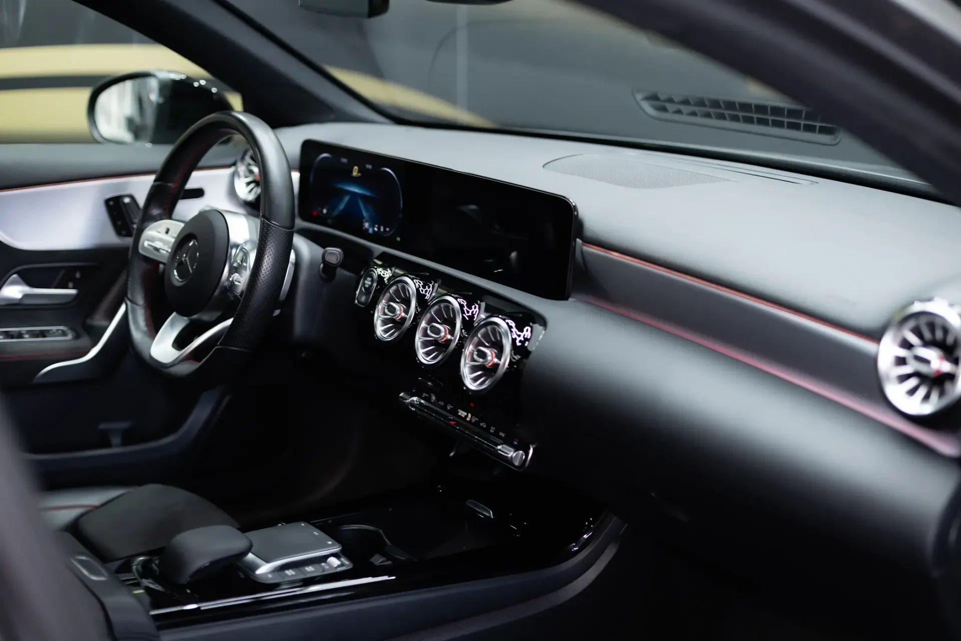 Mercedes-Benz A 180 Limousine d AMG Line Aut. 21