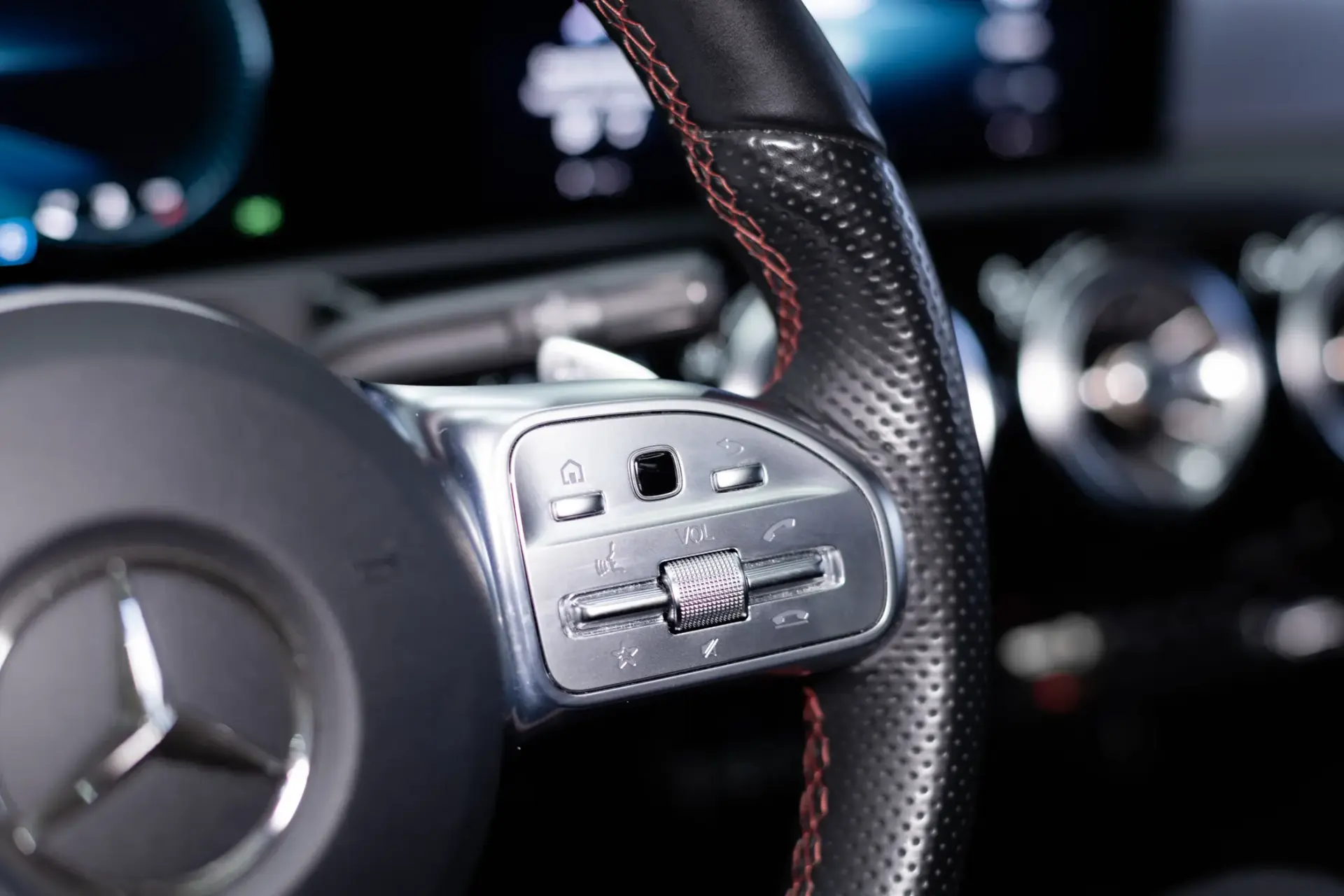 Mercedes-Benz A 180 Limousine d AMG Line Aut. 27