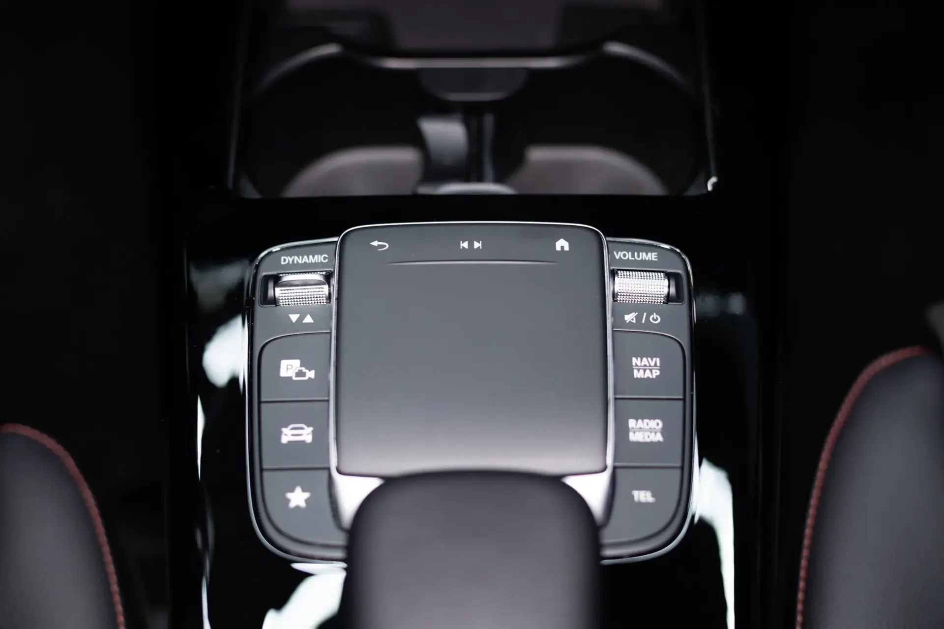 Mercedes-Benz A 180 Limousine d AMG Line Aut. 32