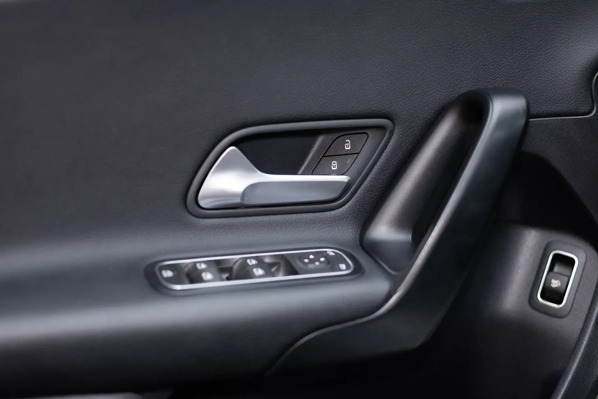 Mercedes-Benz A 180 Limousine d Progressive Aut. 32