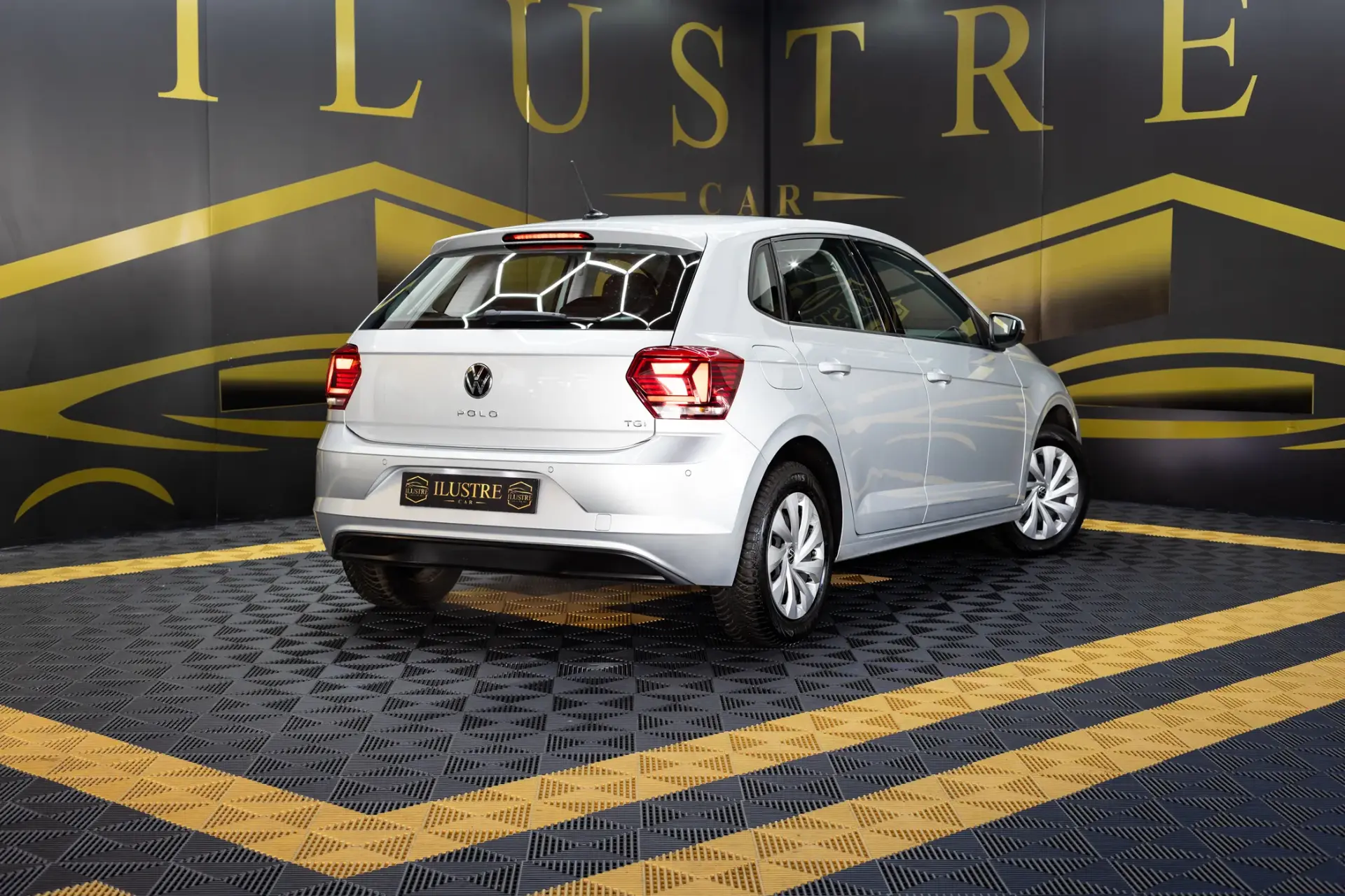 Volkswagen Polo 1.0 TSI Confortline 6