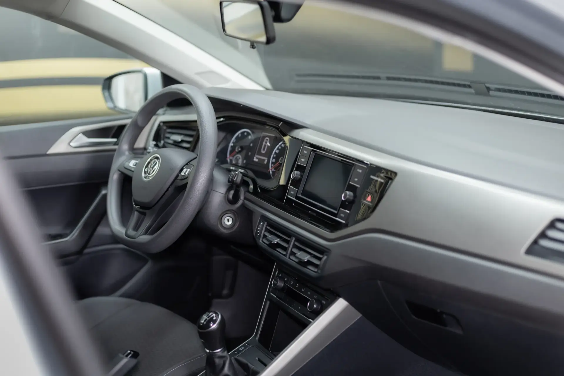 Volkswagen Polo 1.0 TSI Confortline 23