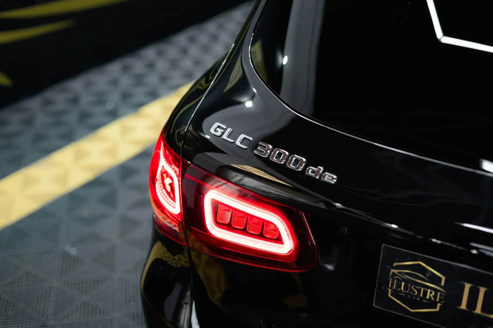 Mercedes-Benz GLC 300 de 4Matic 8