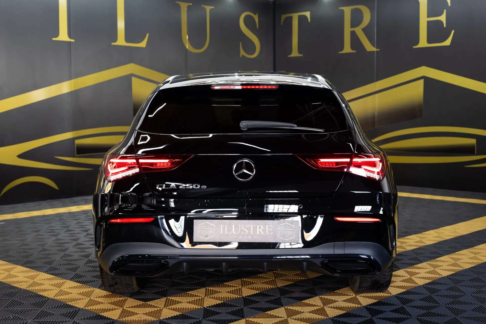 Mercedes-Benz CLA 250 e Shooting Brake AMG Line 5