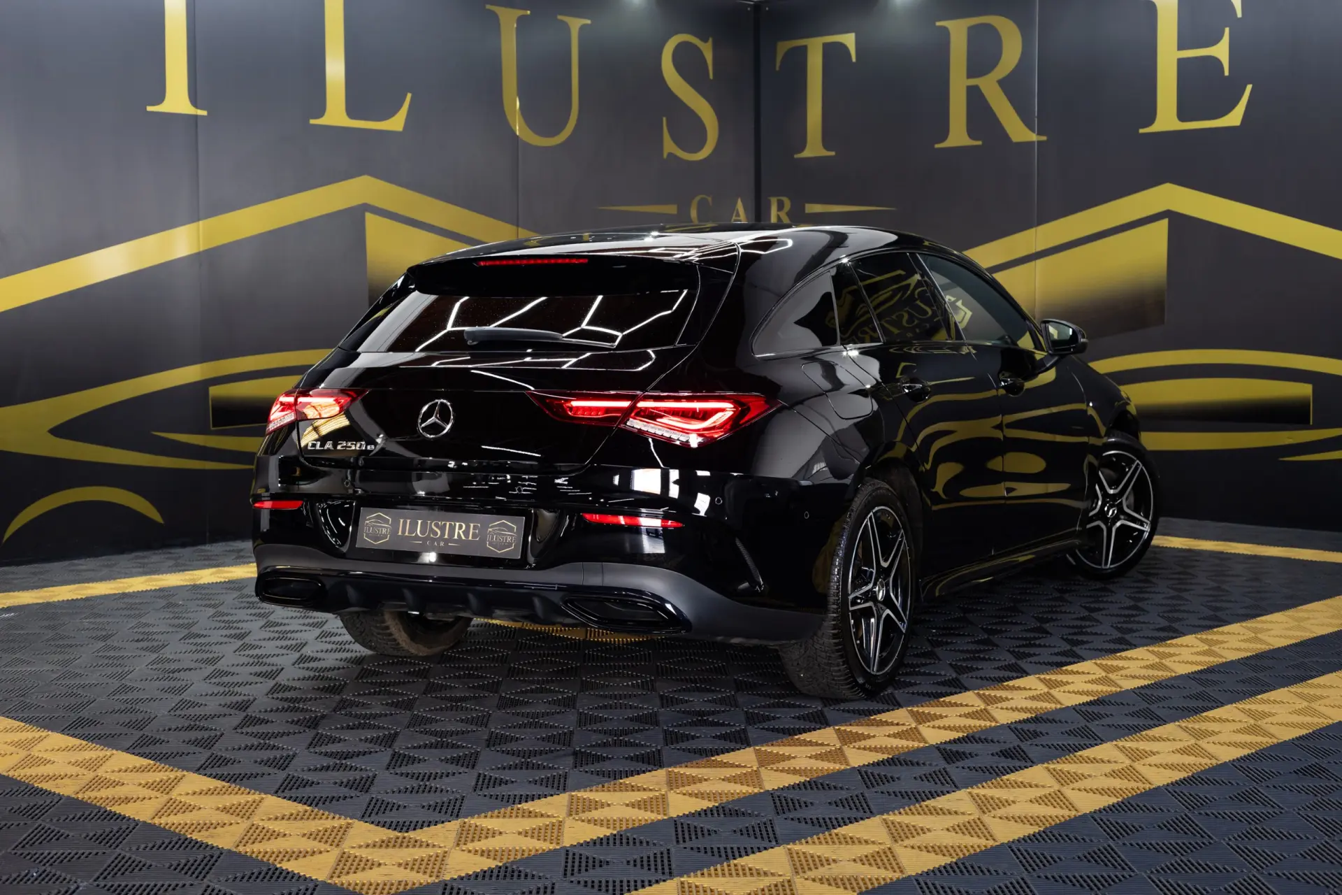 Mercedes-Benz CLA 250 e Shooting Brake AMG Line 6