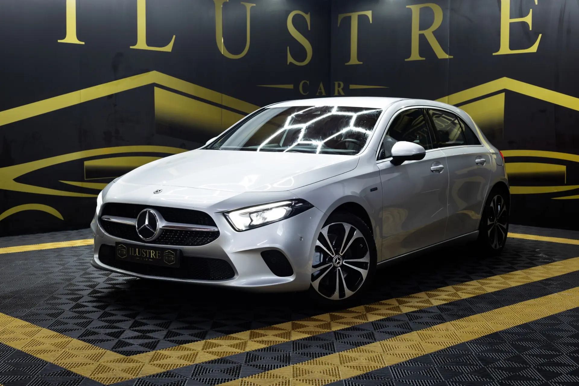 Mercedes-Benz A 250 e Progressive 3