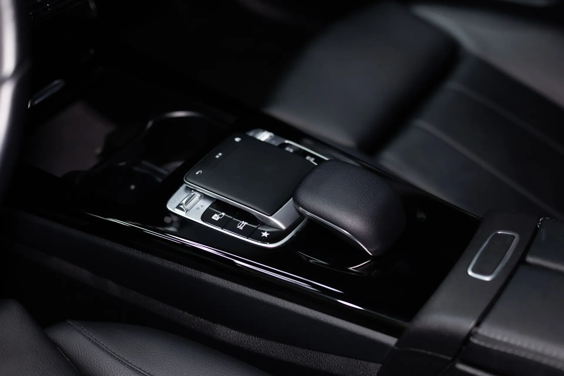 Mercedes-Benz A 250 e Progressive 35