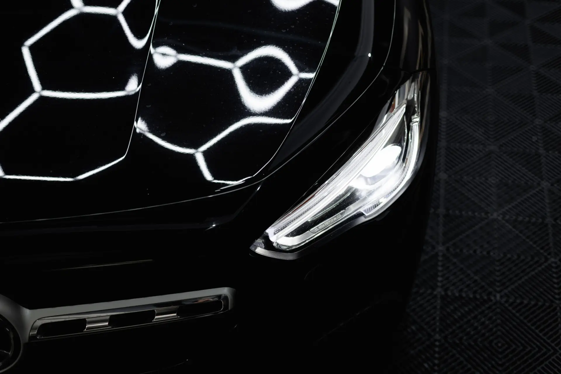 Mercedes-Benz GLA 180 d 8G-DCT Edition Progressive Line 13