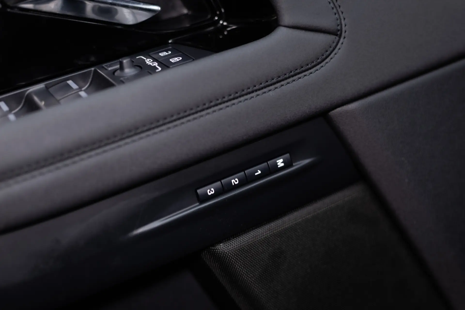 Land Rover Range Rover Evoque 1.5 P300e AWD Dynamic SE 36