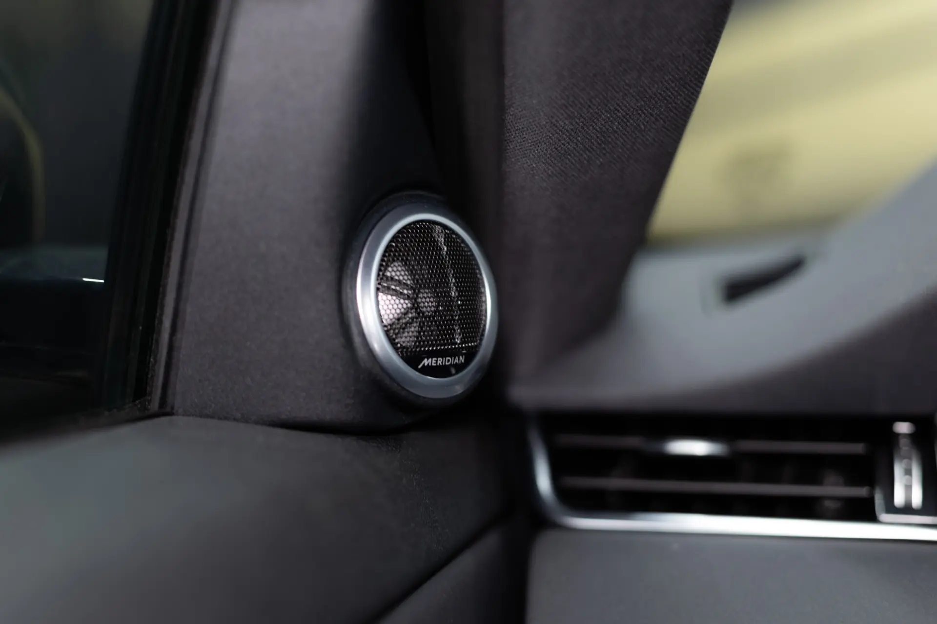 Land Rover Range Rover Evoque 1.5 P300e AWD Dynamic SE 38