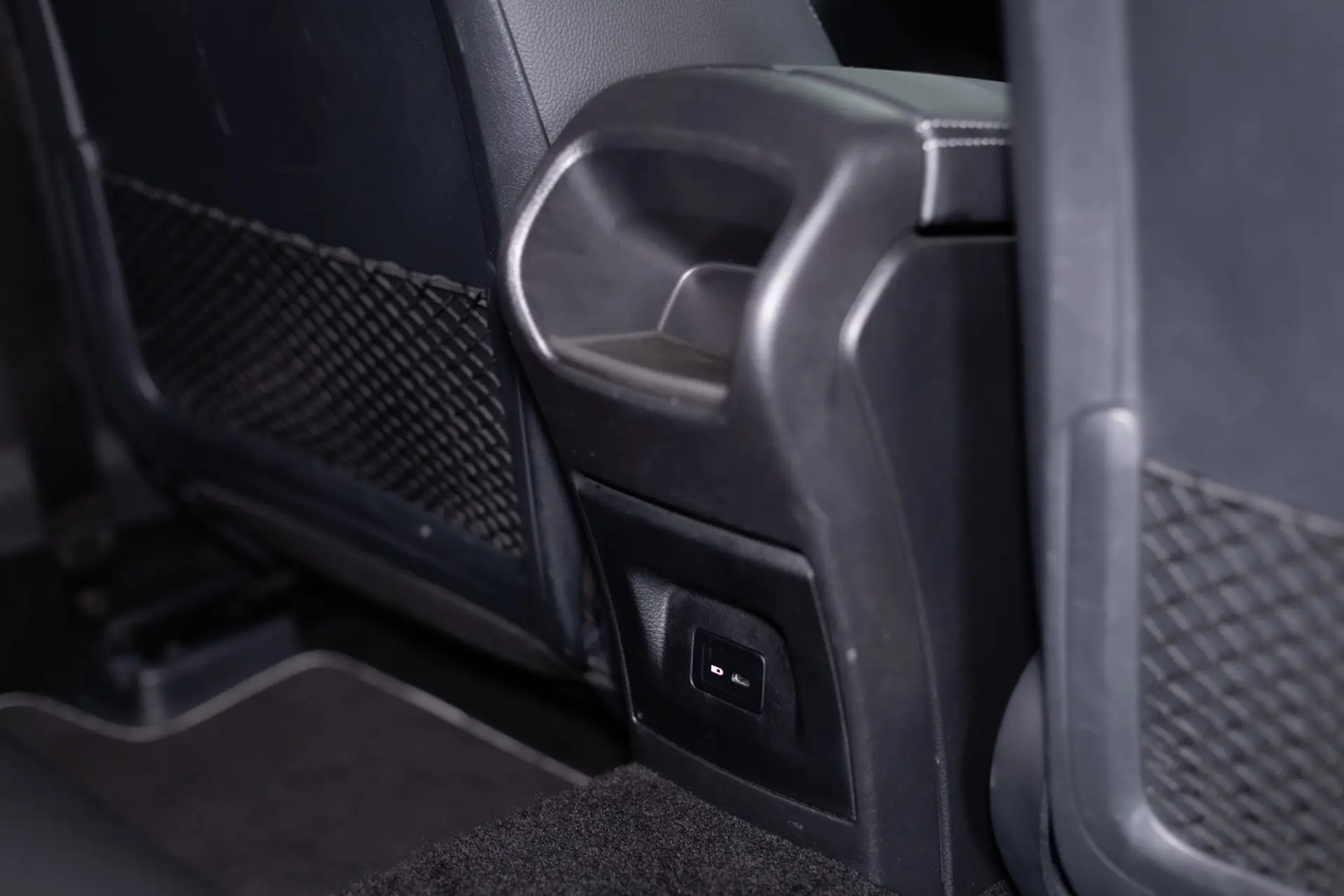 Mercedes-Benz CLA 250 e Shooting Brake AMG Line 16