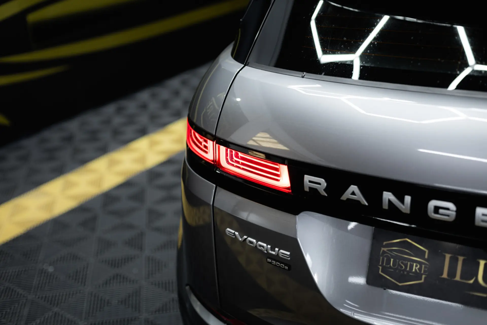 Land Rover Range Rover Evoque 1.5 P300e AWD Dynamic SE 10