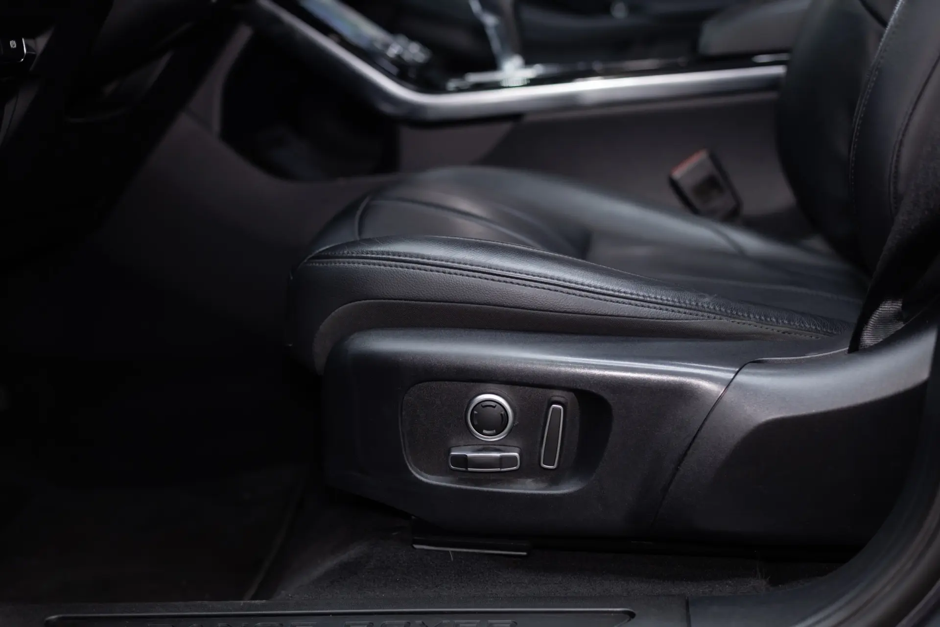 Land Rover Range Rover Evoque 1.5 P300e AWD Dynamic SE 23