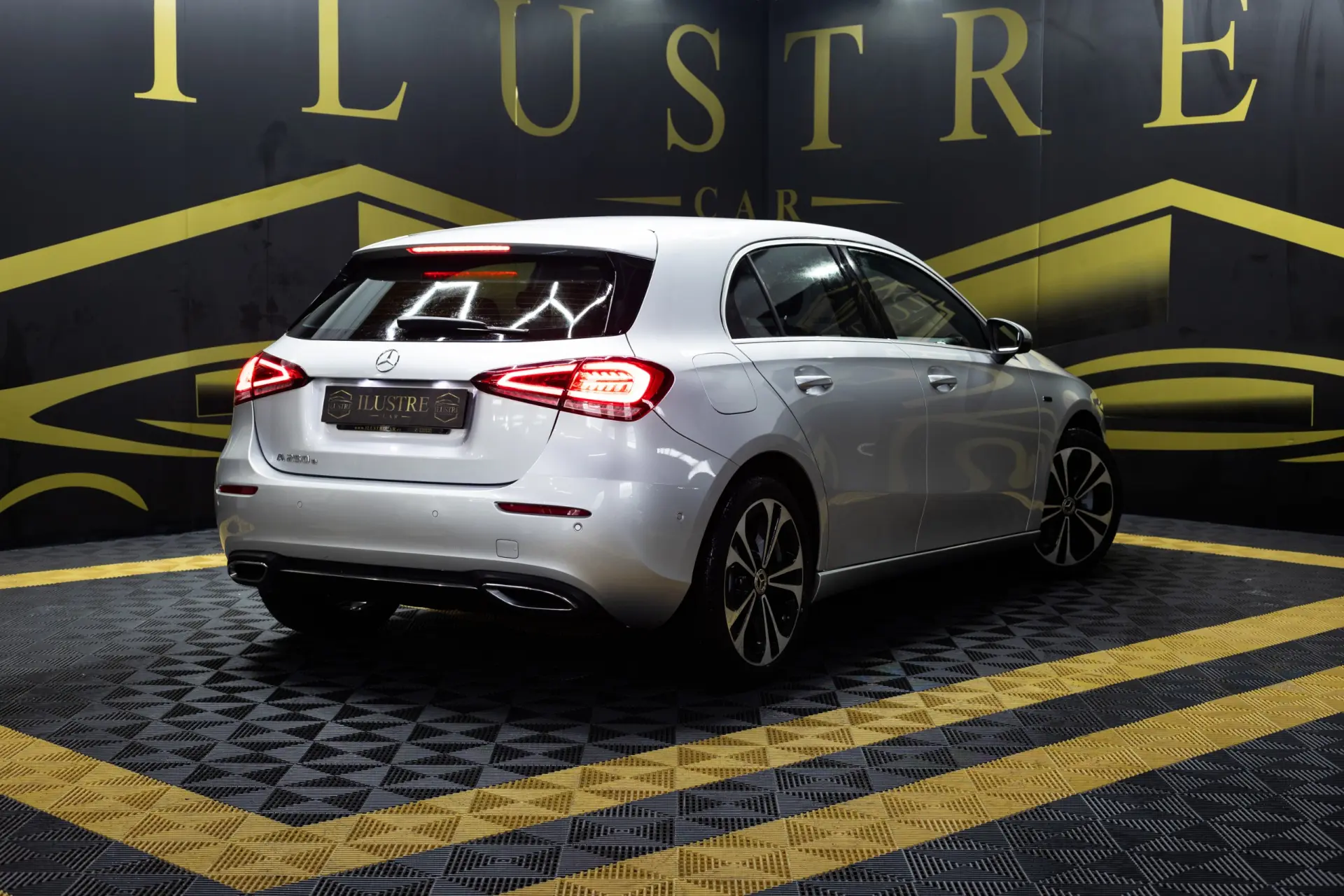 Mercedes-Benz A 250 e Progressive 6