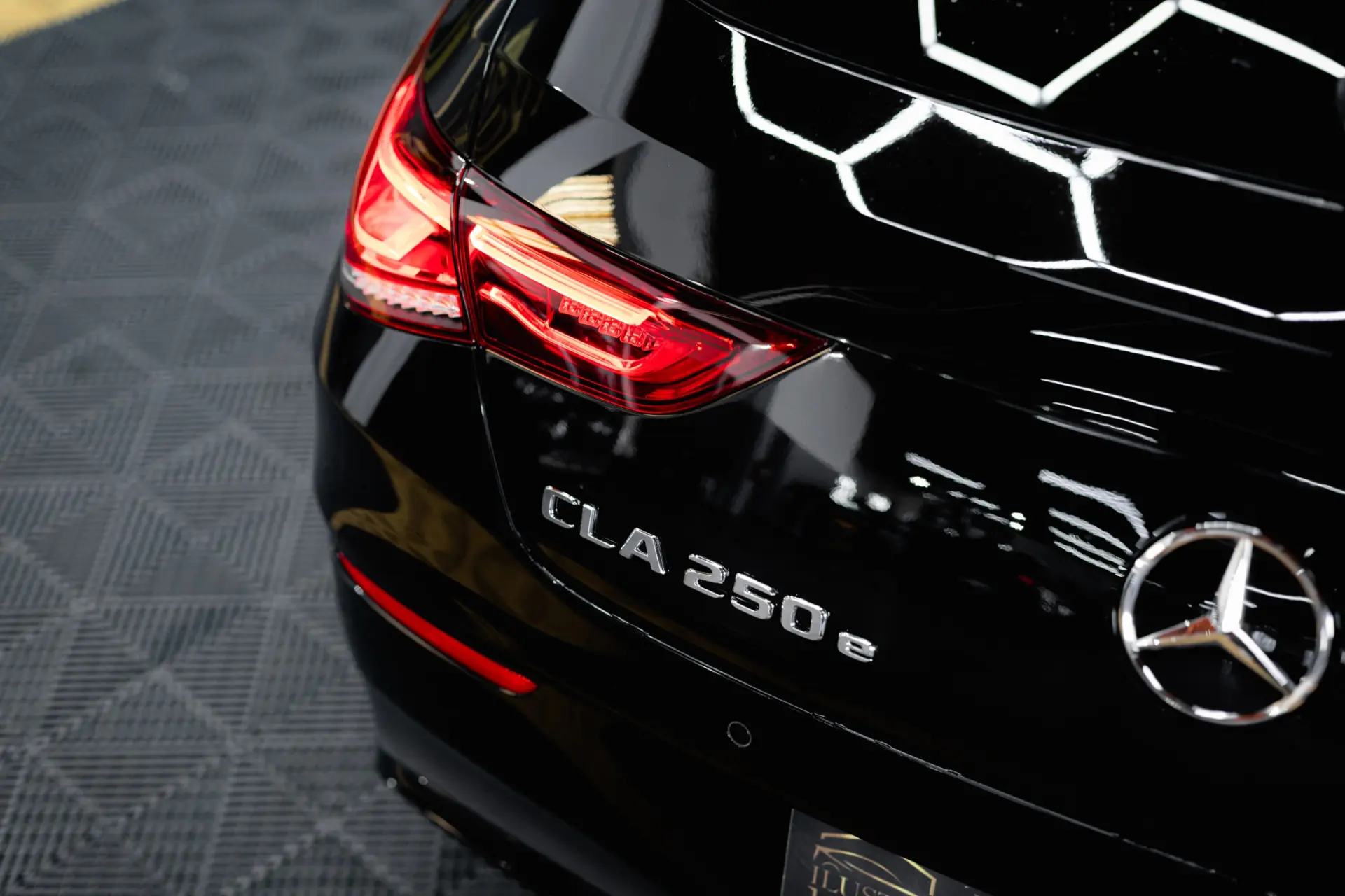 Mercedes-Benz CLA 250 e Shooting Brake AMG Line 10