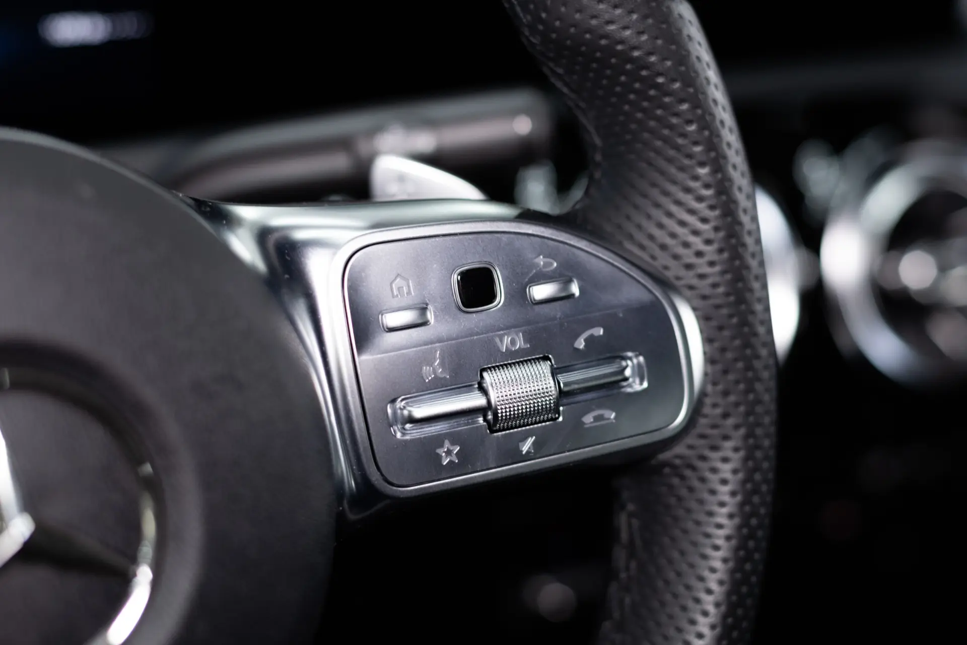 Mercedes-Benz CLA 250 e Shooting Brake AMG Line 24