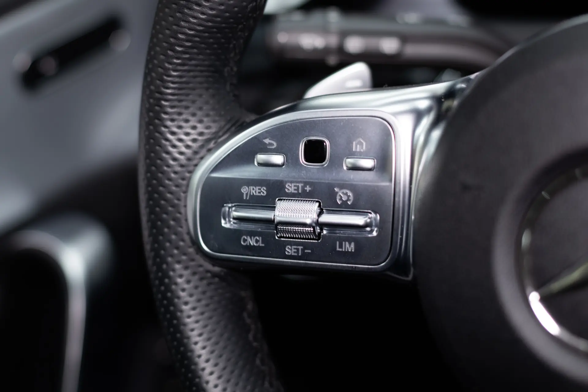 Mercedes-Benz CLA 250 e Shooting Brake AMG Line 23