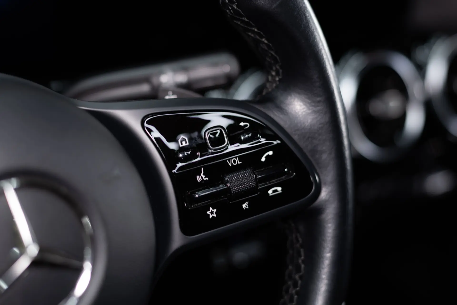 Mercedes-Benz GLA 180 d 8G-DCT Edition Progressive Line 25