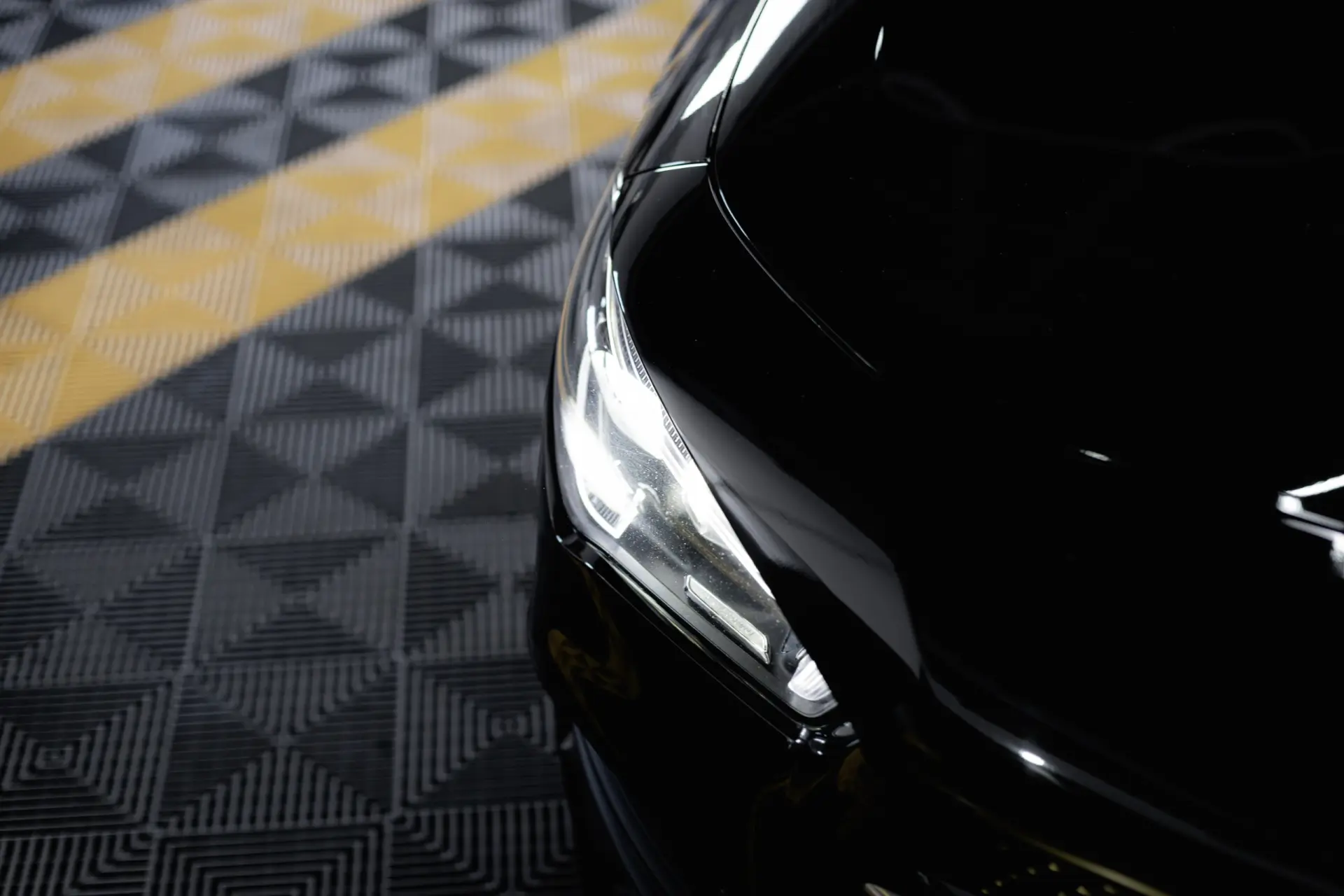 Mercedes-Benz CLA 250 e Shooting Brake AMG Line 12