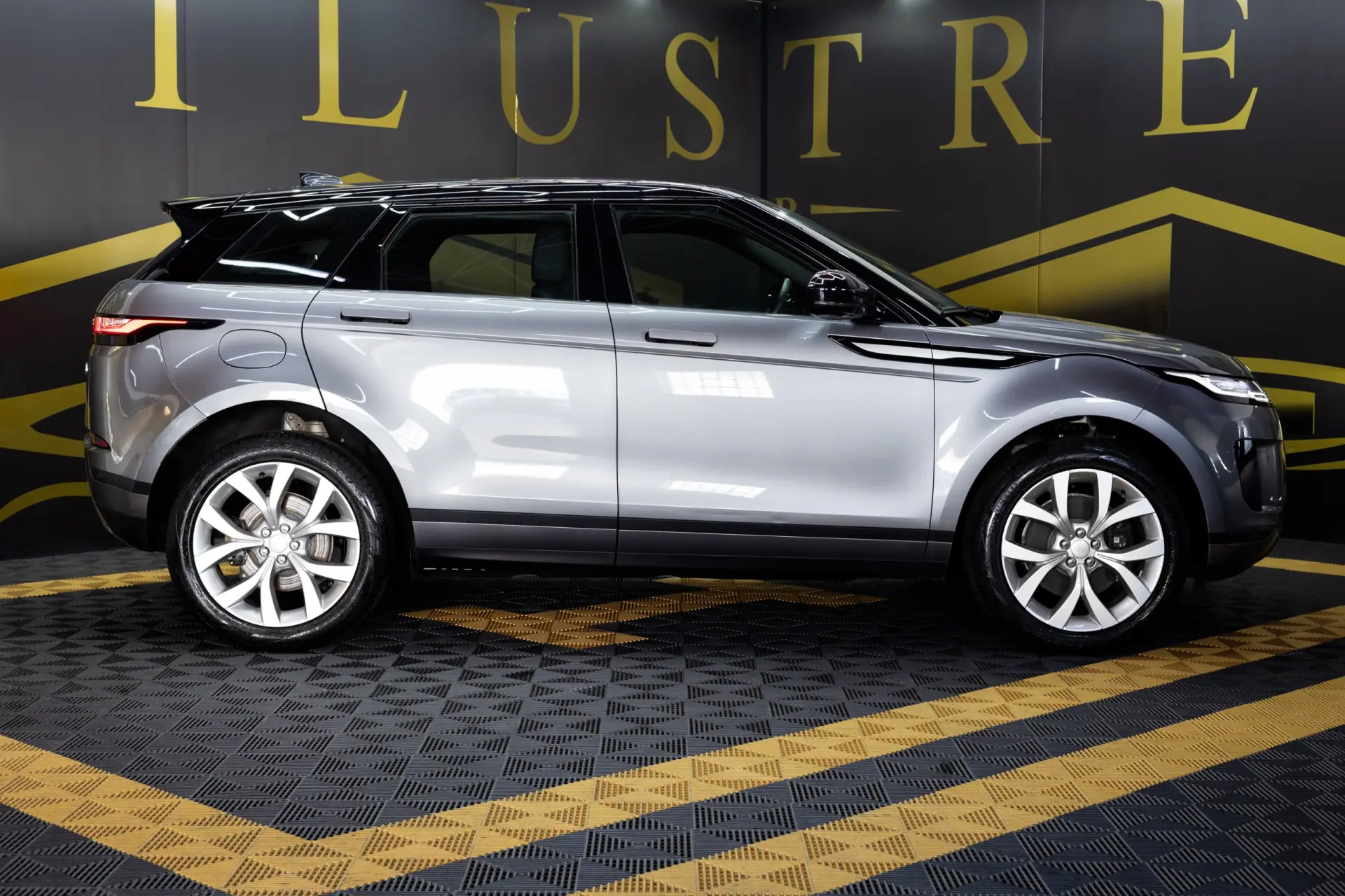 Land Rover Range Rover Evoque 1.5 P300e AWD Dynamic SE 4