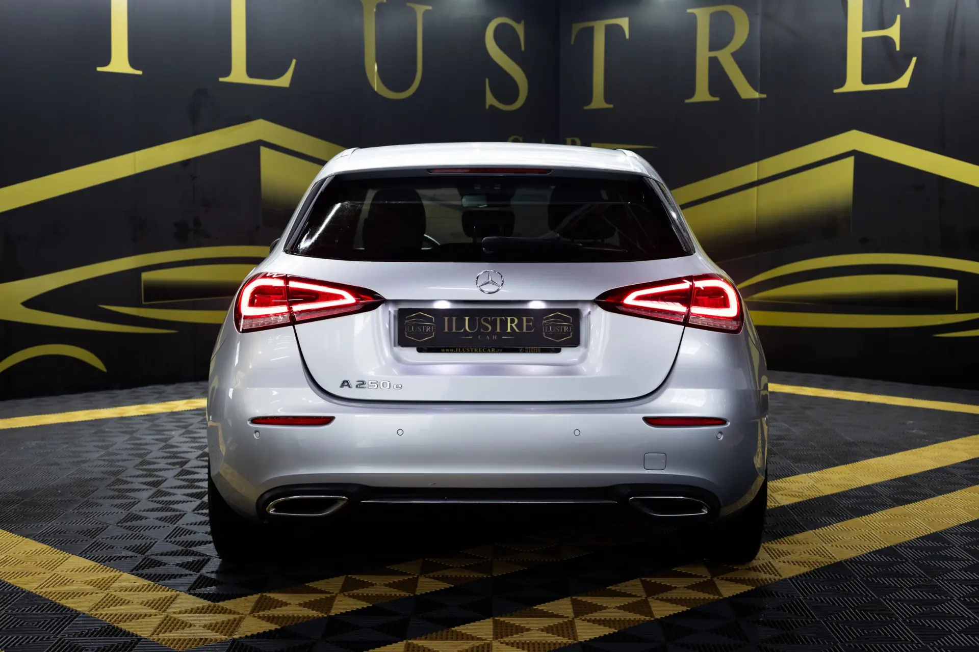 Mercedes-Benz A 250 e Progressive 5