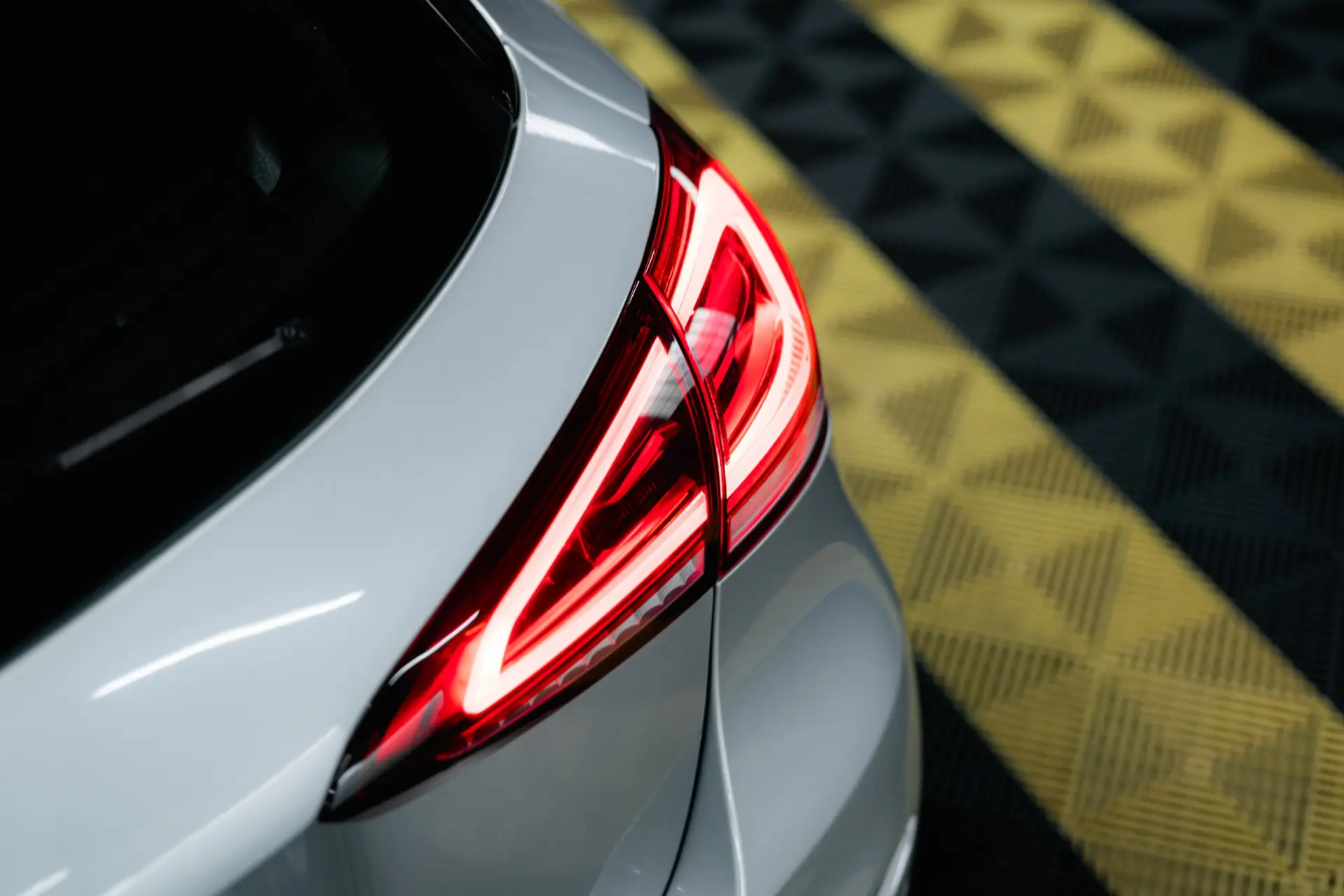 Mercedes-Benz A 250 e Progressive 9