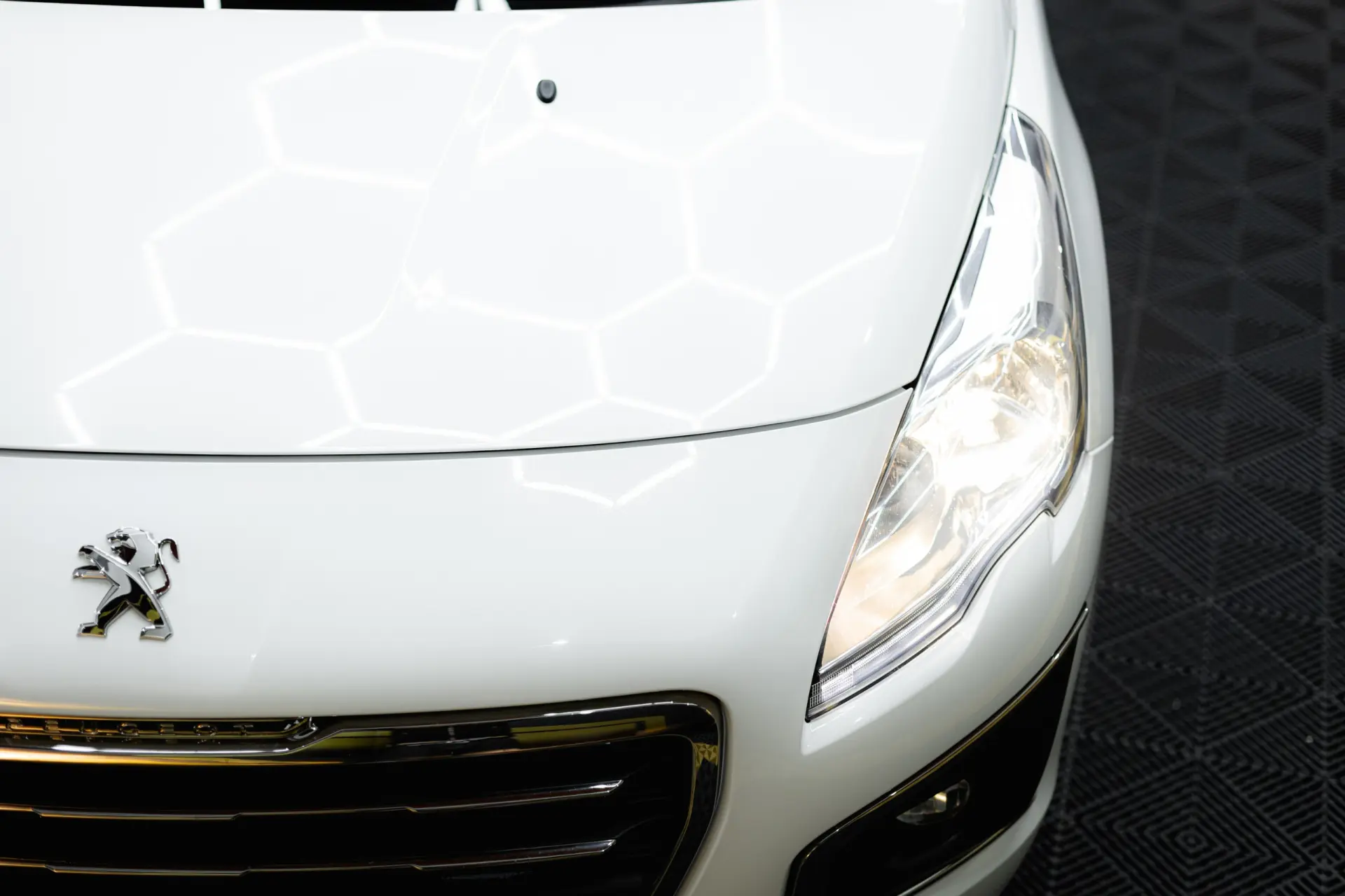 Peugeot 3008 1.6 e-HDi Allure 2-Tronic 16