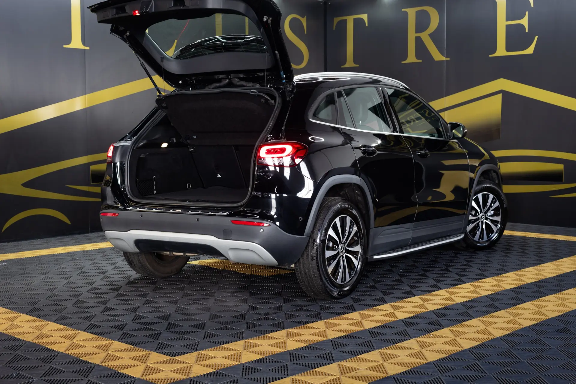 Mercedes-Benz GLA 180 d 8G-DCT Edition Progressive Line 7