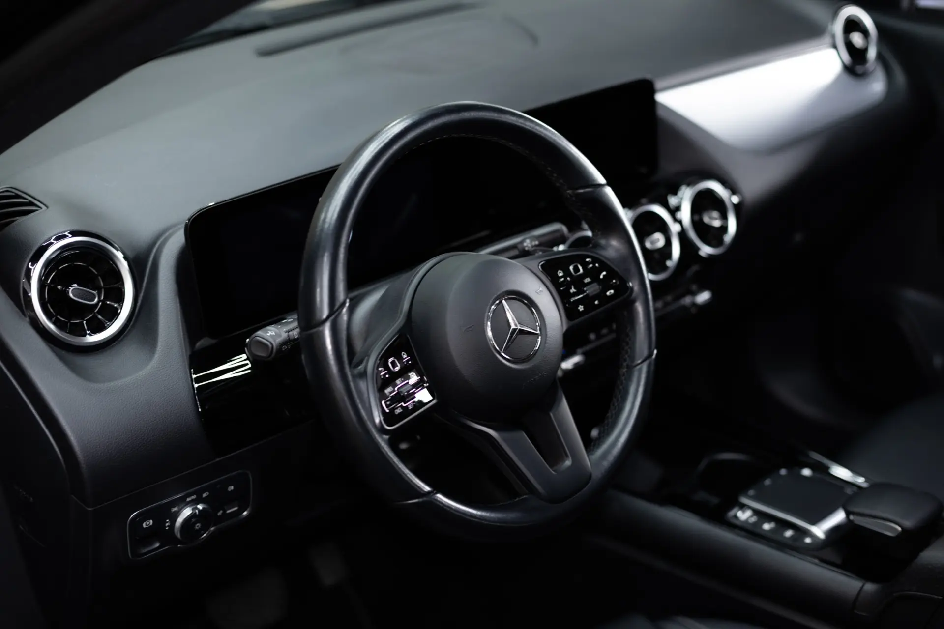 Mercedes-Benz GLA 180 d 8G-DCT Edition Progressive Line 23