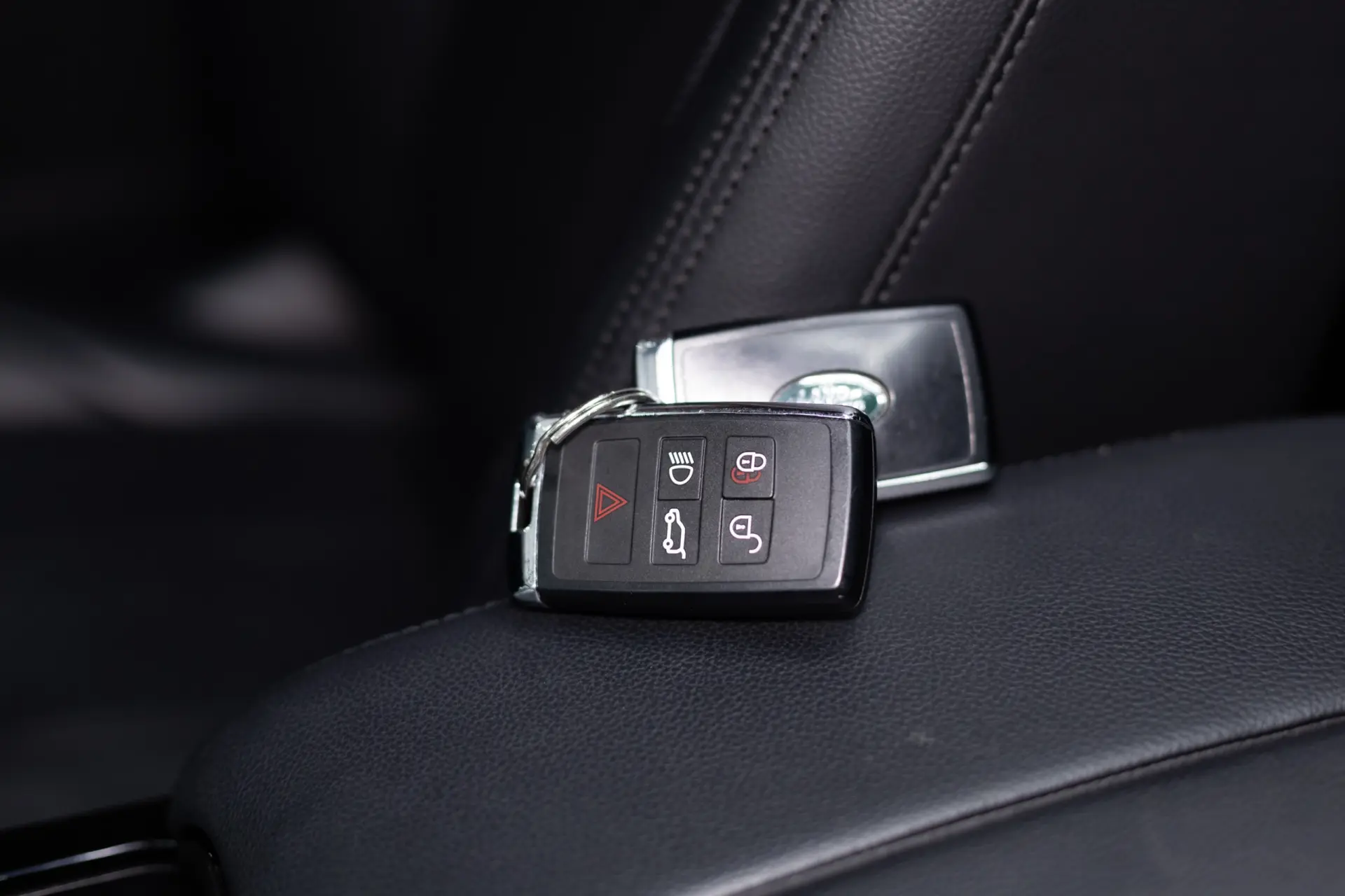 Land Rover Range Rover Evoque 1.5 P300e AWD Dynamic SE 44