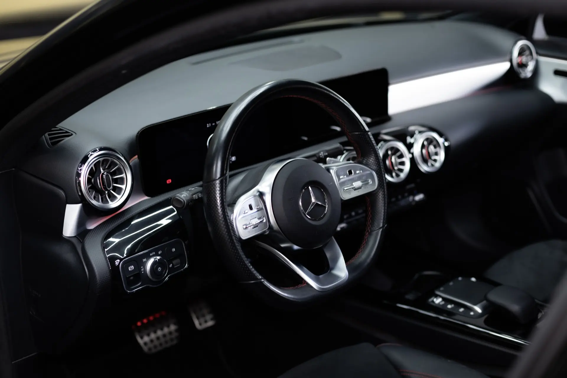 Mercedes-Benz A 180 d AMG Line Aut. 25