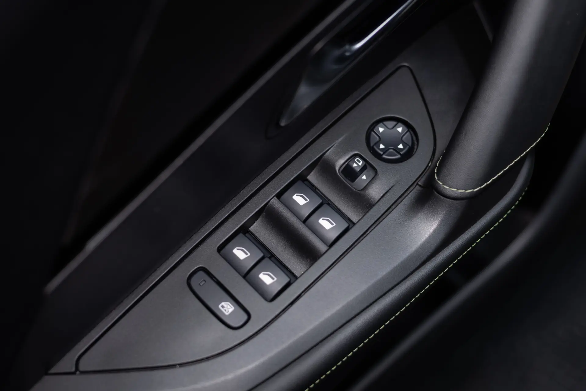 Peugeot 2008 1.5 BlueHDi GT Line EAT8 33