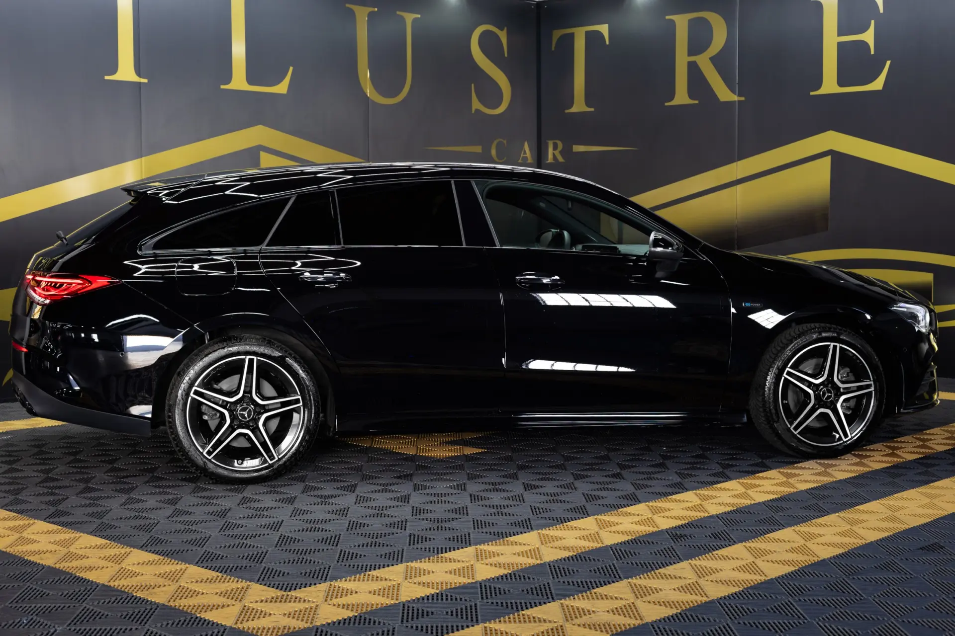 Mercedes-Benz CLA 250 e Shooting Brake AMG Line 4