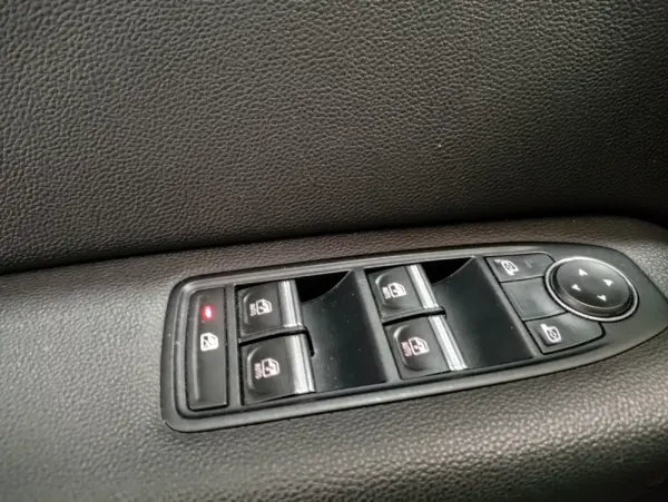 Renault Captur 1.0 TCe Intes 9