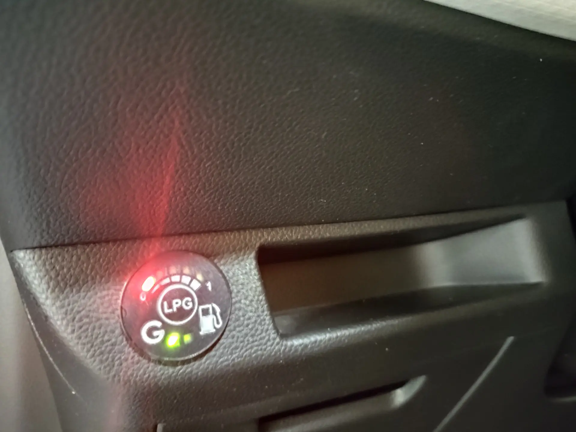 Renault Clio 1.0 TCe Evolution Bi-Fuel 11