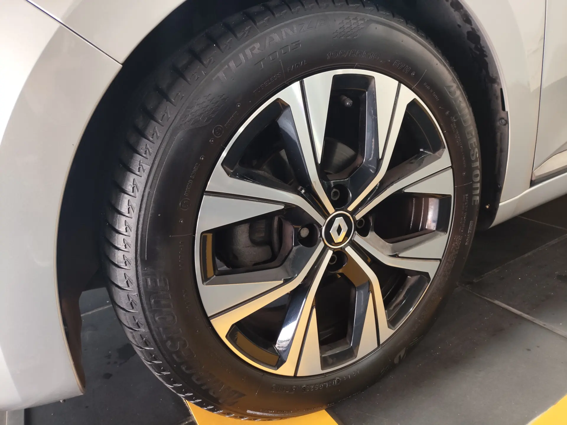 Renault Clio 1.0 TCe Evolution Bi-Fuel 3