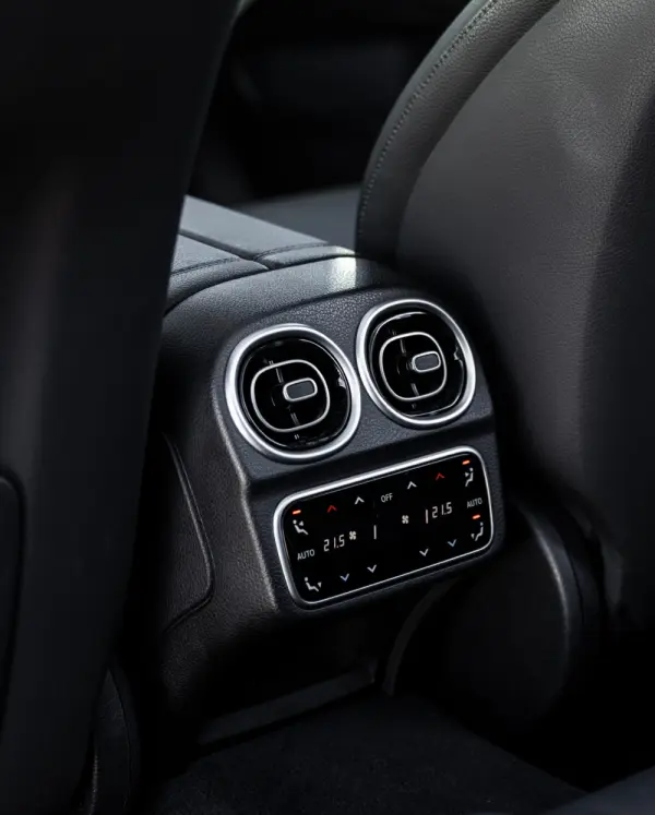 Mercedes-Benz C 300 e Avantgarde 10